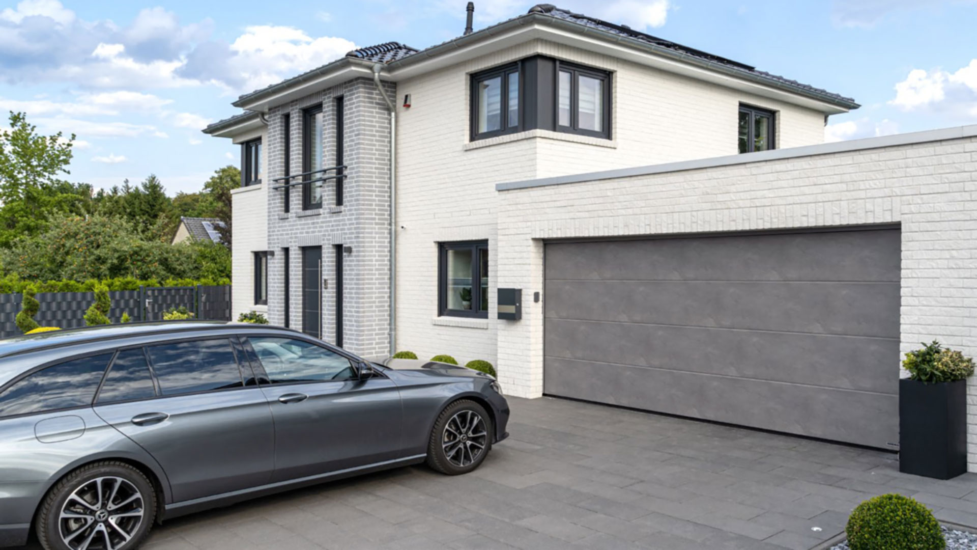 Garage Doors with Duragrain Surface Finish